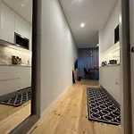 Urban Oasis Six Apts 아파트 *