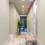 Urban Oasis Six Apts 아파트