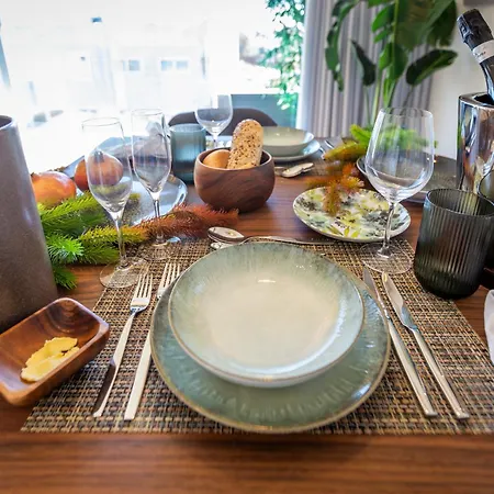 Urban Oasis Six Apts بورتو