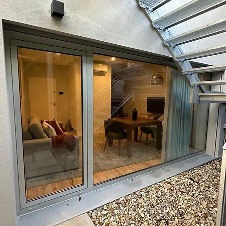 Urban Oasis Six Apts *