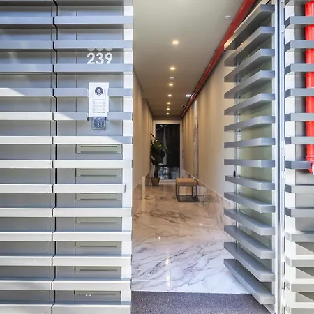 Urban Oasis Six Apts Apartman