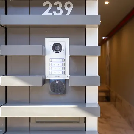 Urban Oasis Six Apts Apartman *