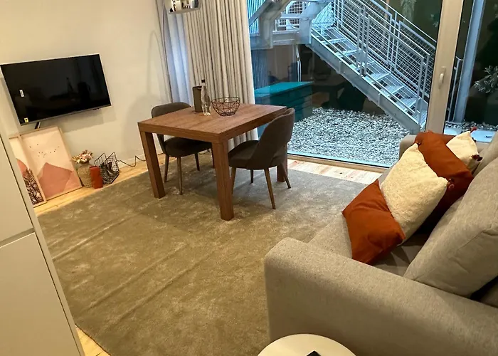 Urban Oasis Six Apts 波尔图