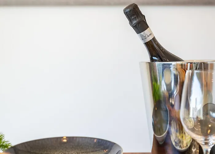 Urban Oasis Six Apts 波尔图