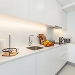 Urban Oasis Six Apts 아파트